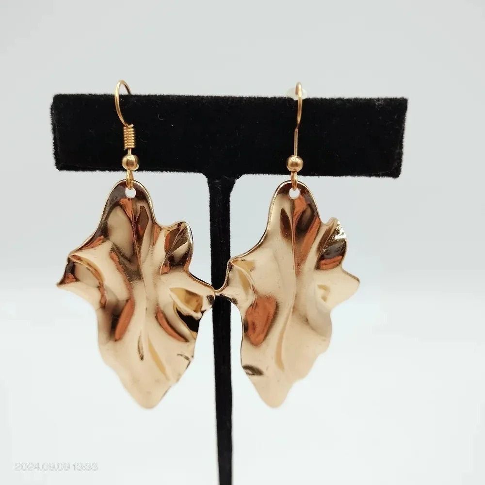 Paparazzi Gold Tone Fashion Fall in to Fall Leaf Dangle Drop Earrings